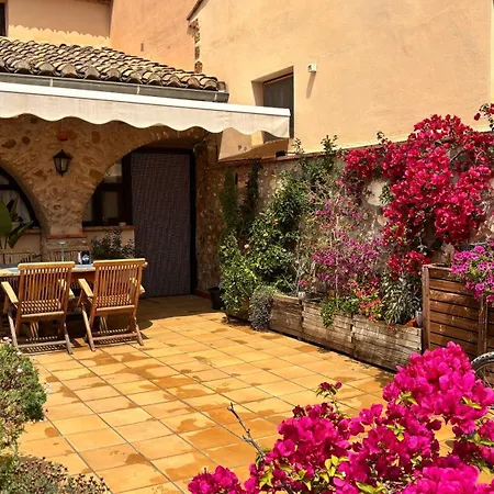 Masía de San Juan, casa rural renovada y con terraza privada en castillo con piscina-2